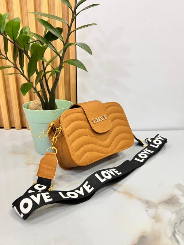 CARRIEL LOVE - Imagen 4